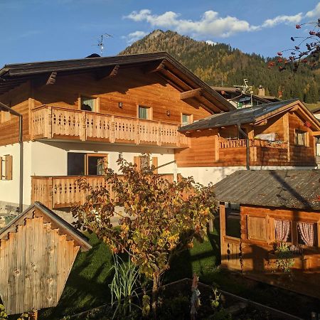 Ciasa Giorgina Apartment Pozza di Fassa Luaran gambar